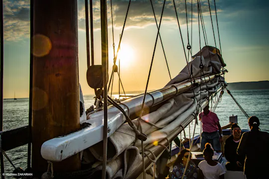 Crucero al atardecer por Marsella a bordo de un velero tradicional