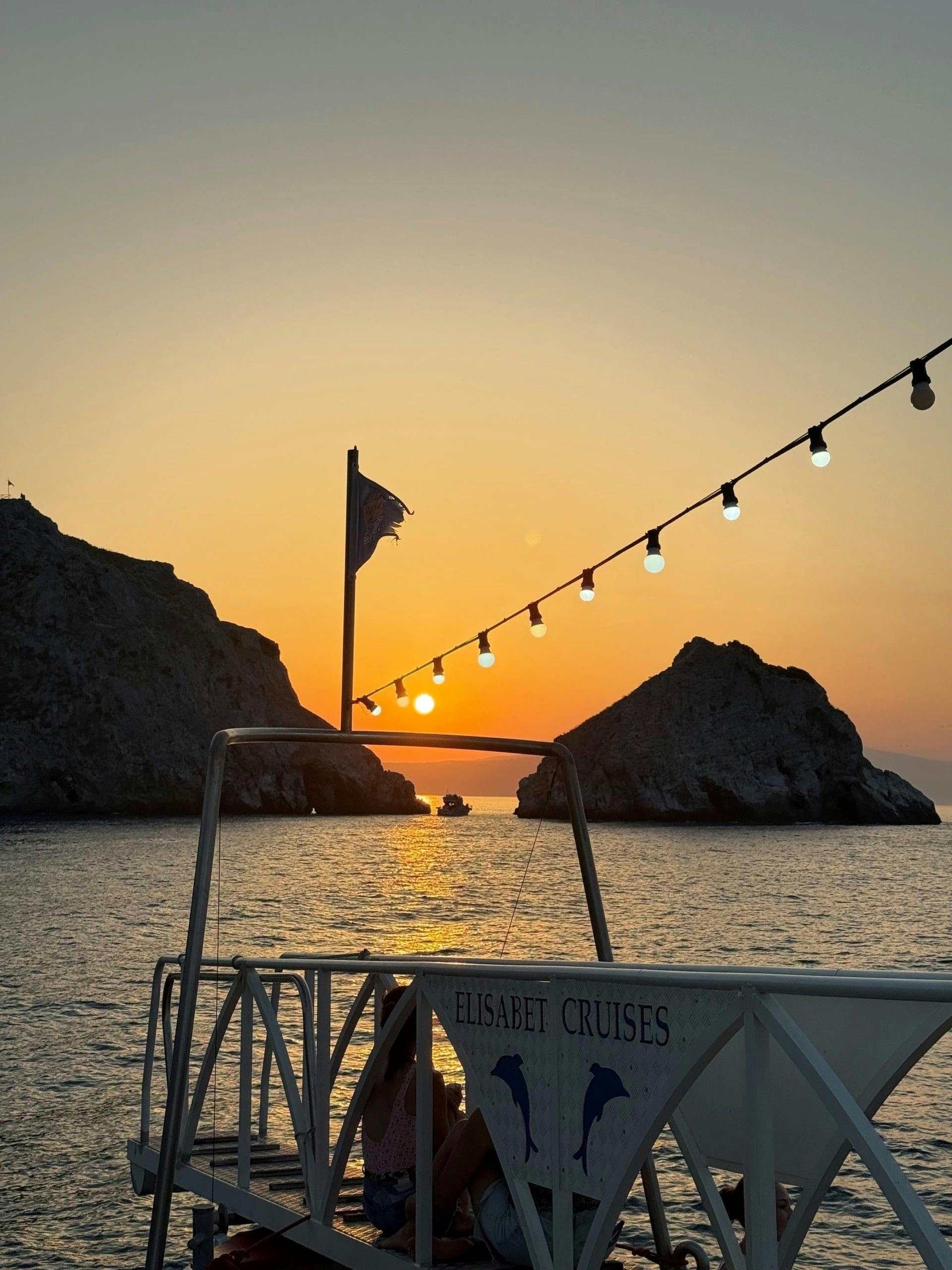 Bootsfahrt bei Sonnenuntergang mit Badestopps ab Skiathos ohne Transfer