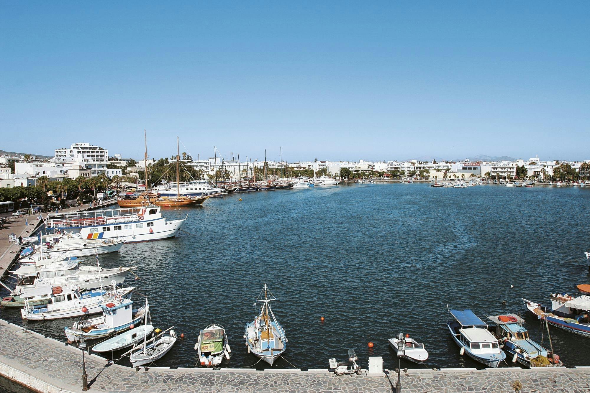 Guided tour of Kos Town, Asclepeion and Zia with wine-tasting