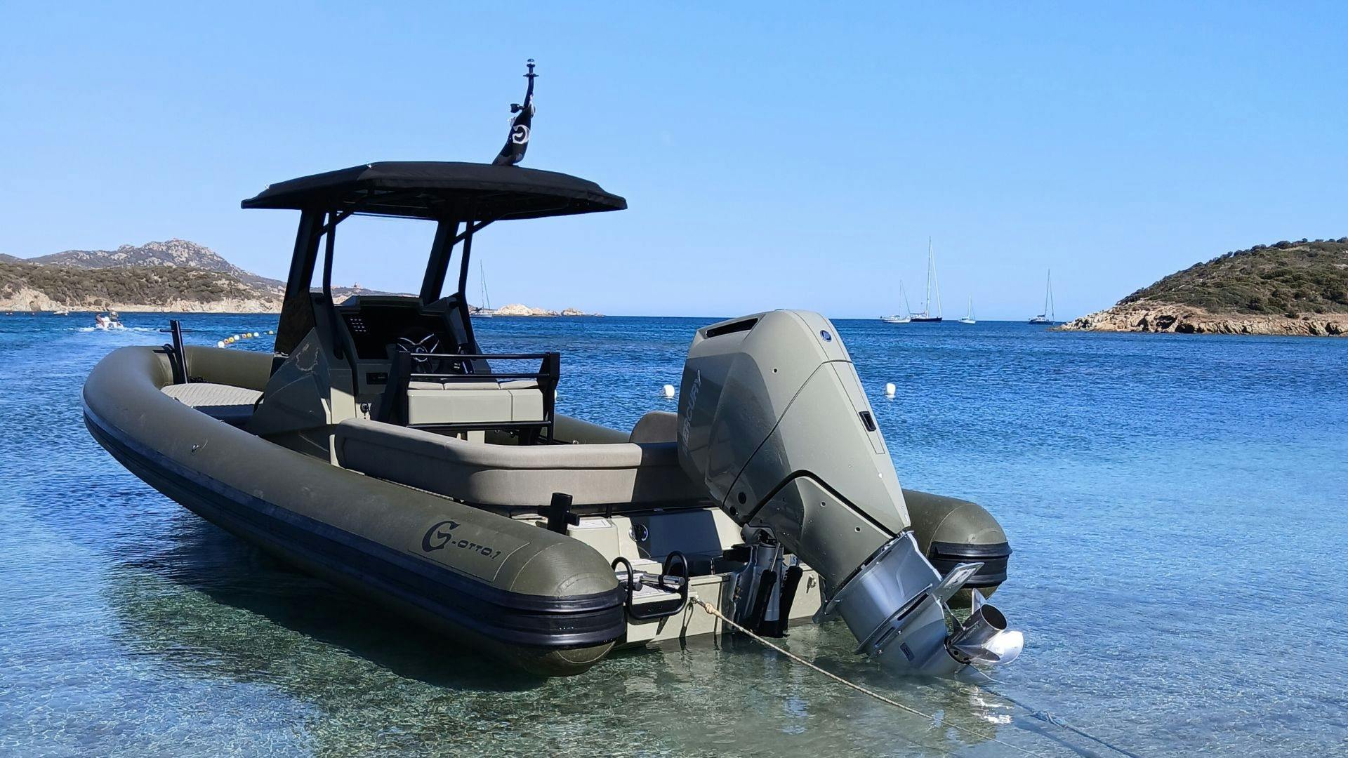 Passeio de bote ao longo da costa sul da Sardenha