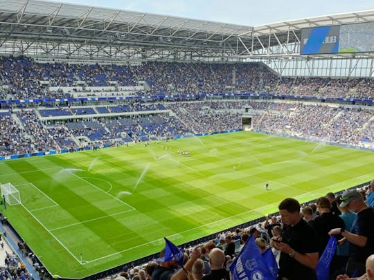 Jogo de futebol do Everton FC no Estádio Hill Dickinson