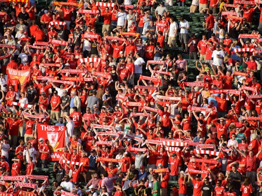 Jogo de futebol do Liverpool FC em Anfield