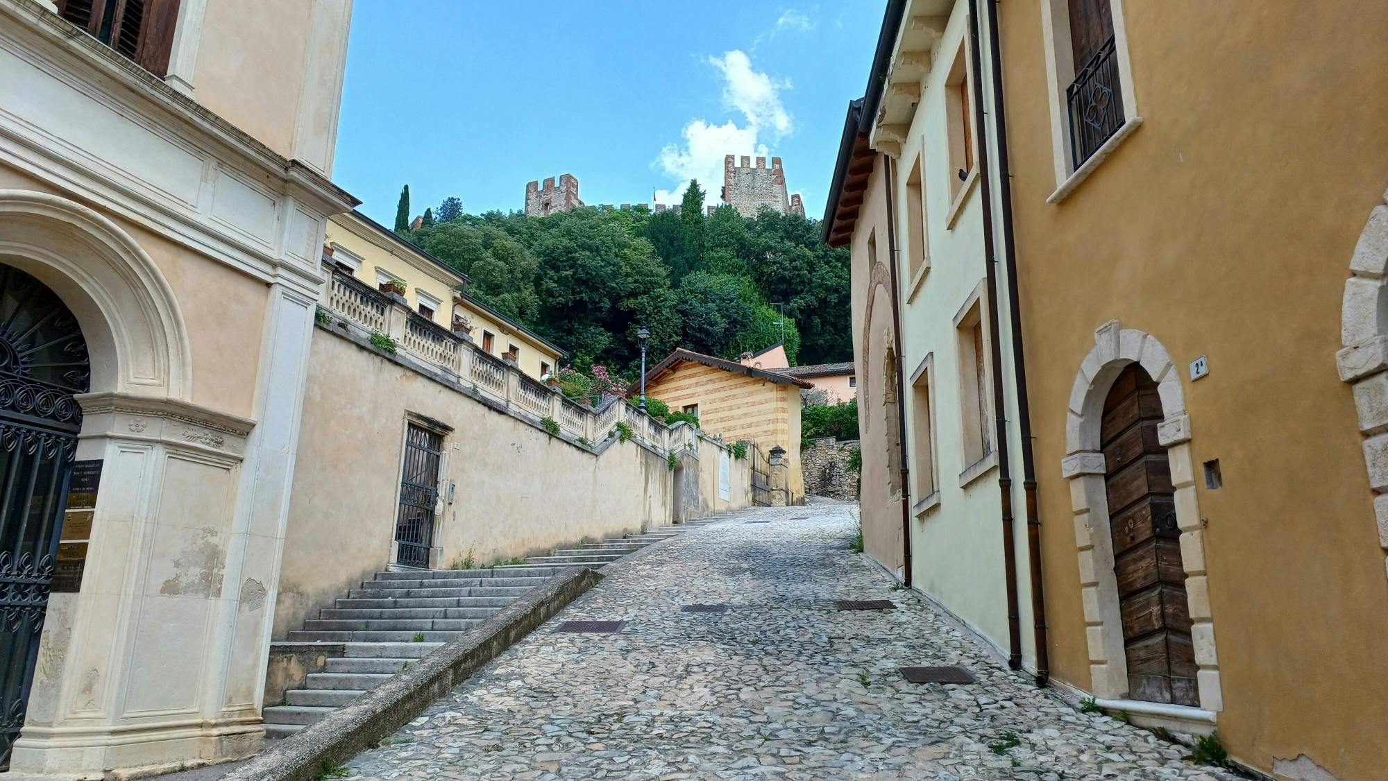 Classic Italian wine-tasting tour of Soave and Valpolicella
