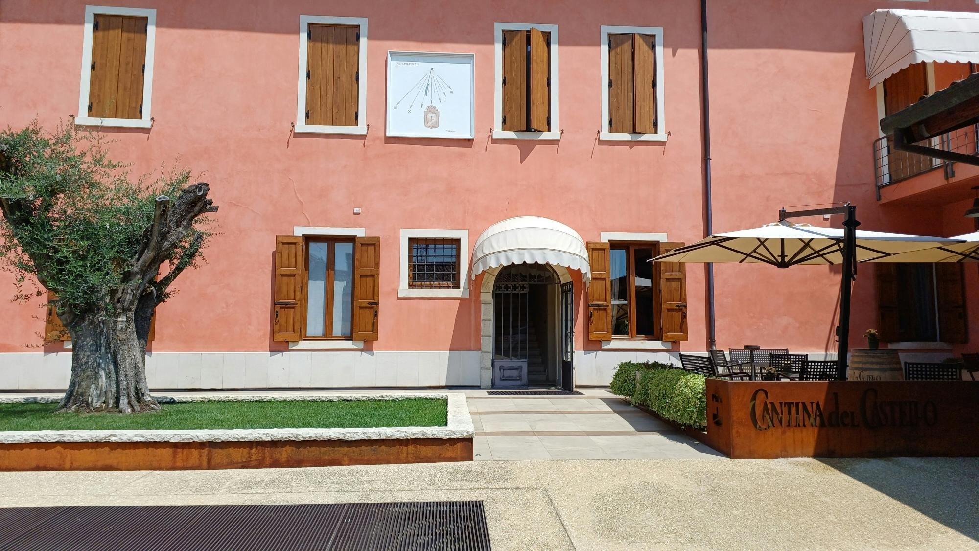 Classic Italian wine-tasting tour of Soave and Valpolicella