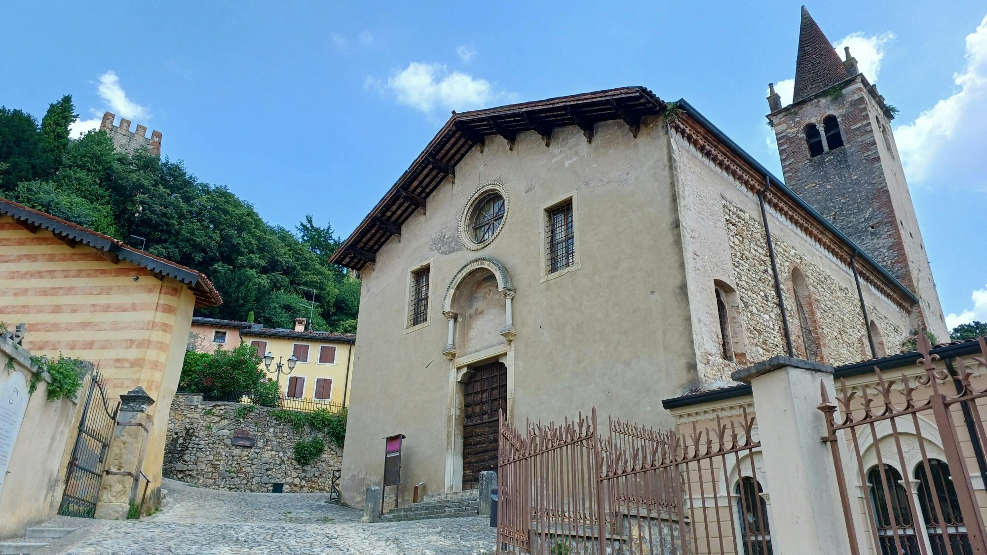 Classic Italian wine-tasting tour of Soave and Valpolicella