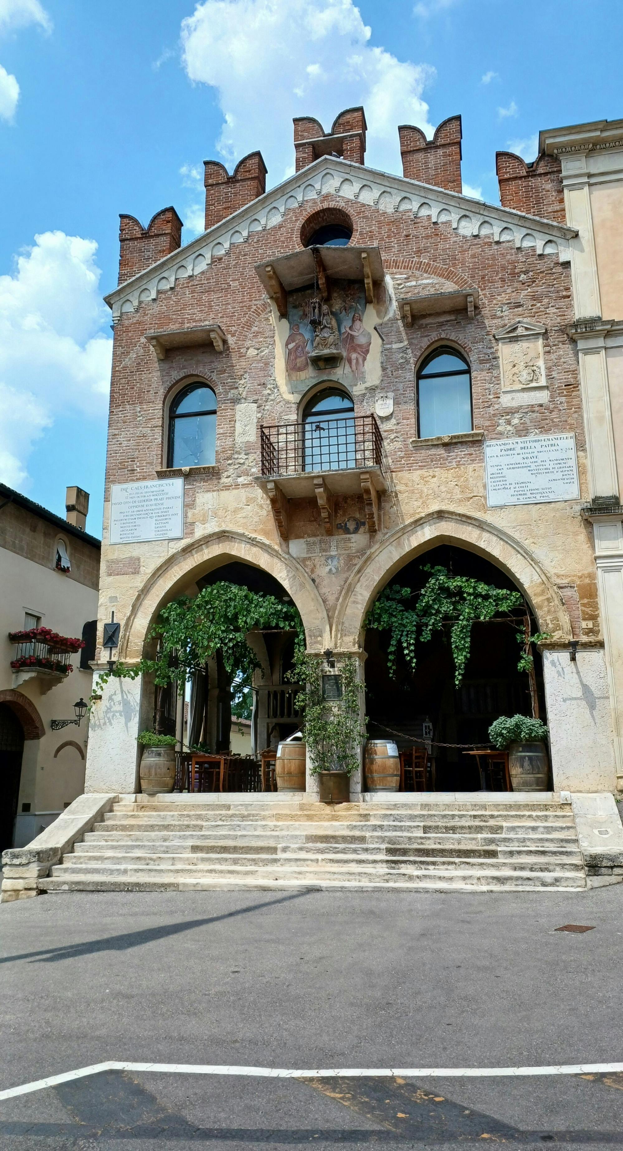 Classic Italian wine-tasting tour of Soave and Valpolicella
