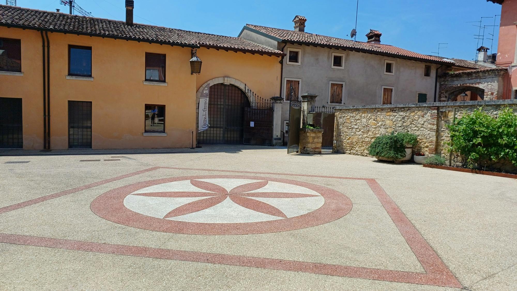 Classic Italian wine-tasting tour of Soave and Valpolicella