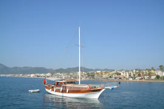 Crucero en goleta para grupos pequeños con almuerzo y baño desde Turunç
