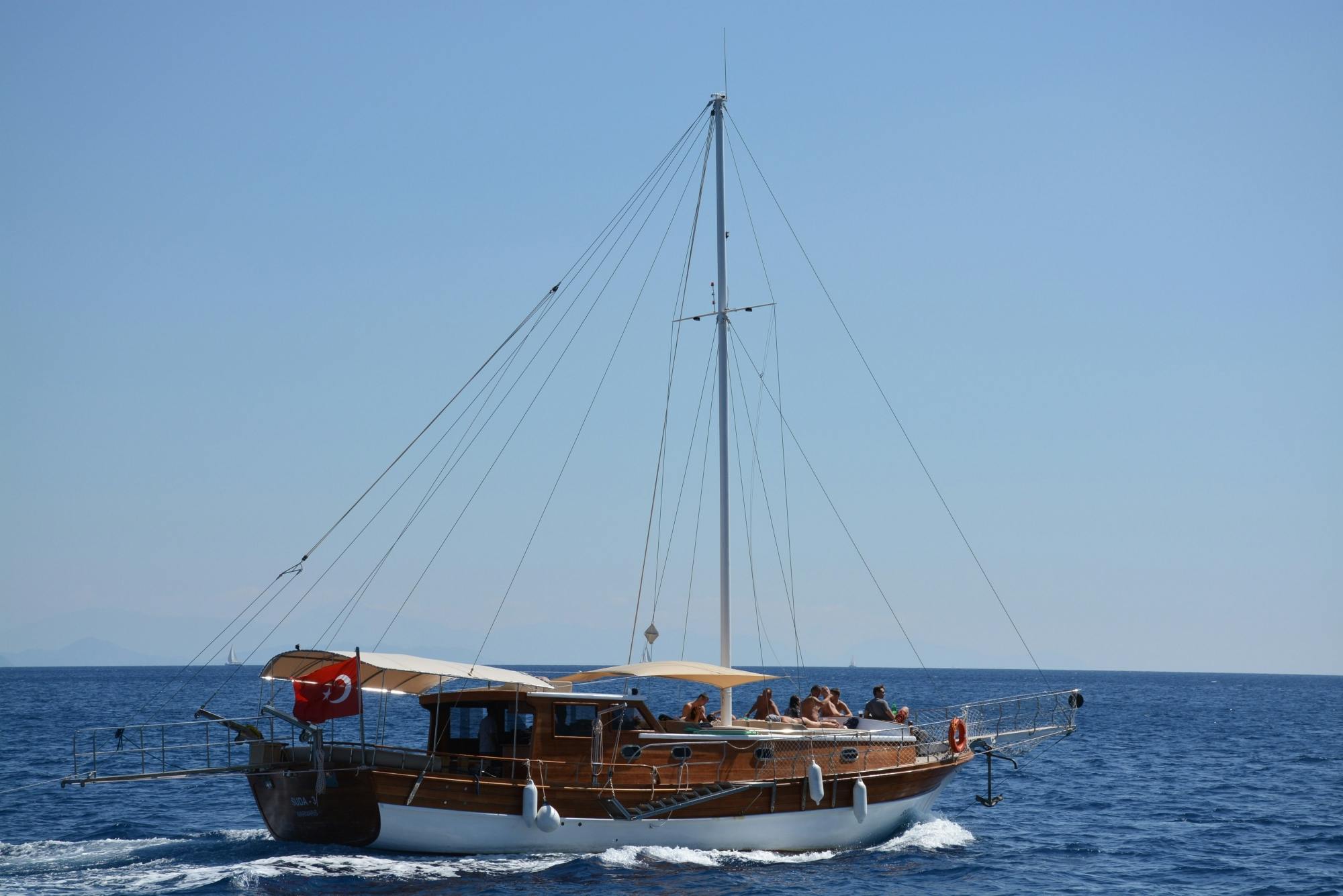 Small-group gulet cruise with lunch and swimming from Turunç