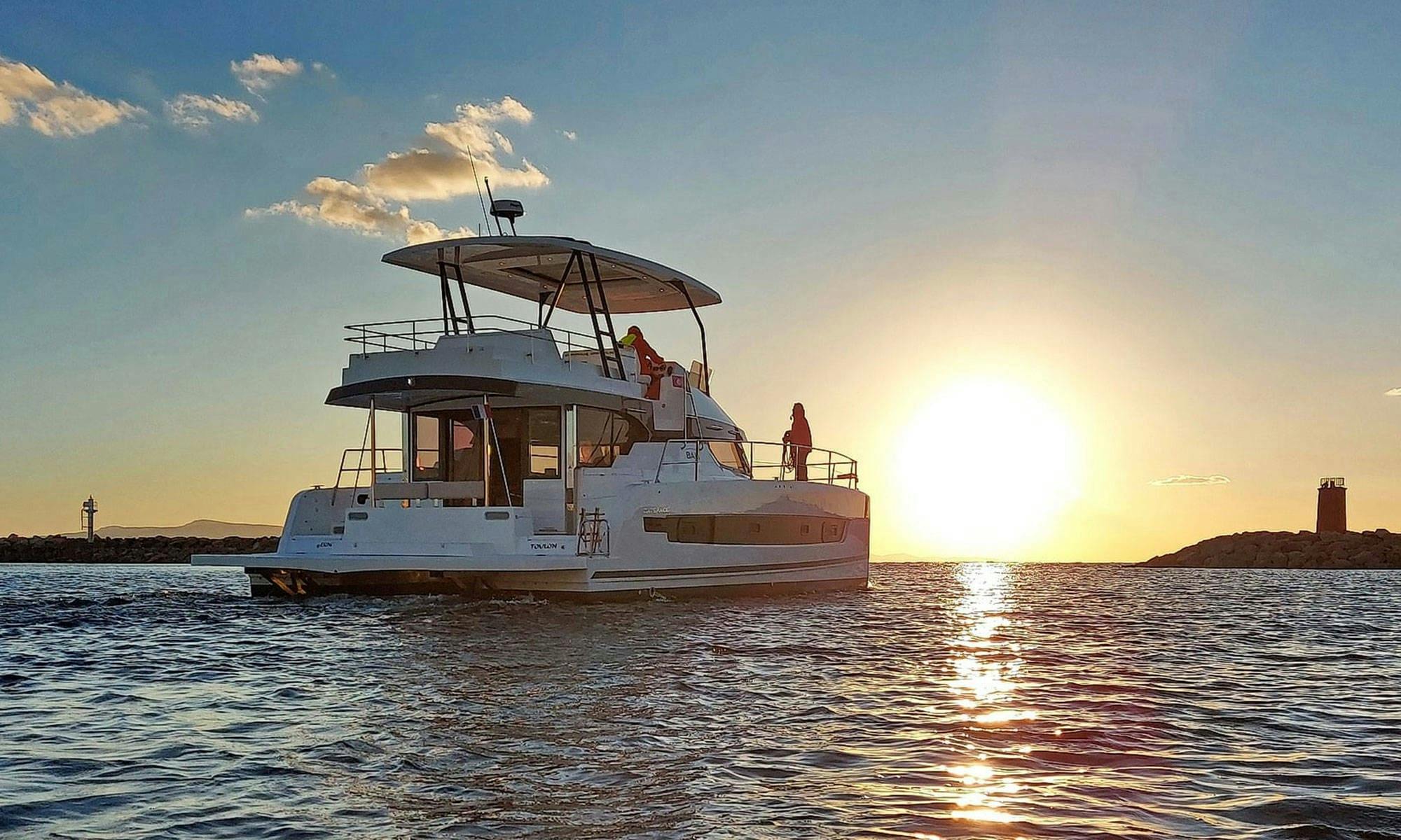 Crucero en catamarán por la costa sur de Madeira al atardecer