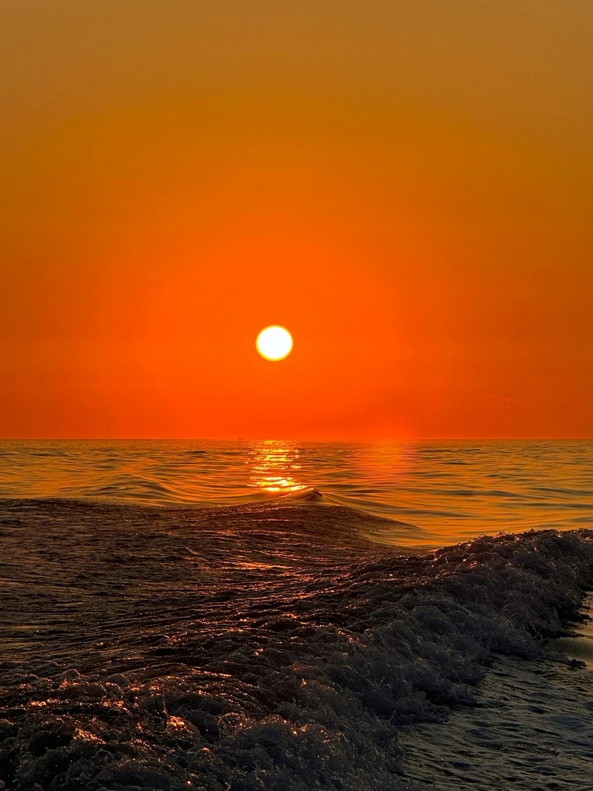 Boottocht bij zonsondergang in Albanië