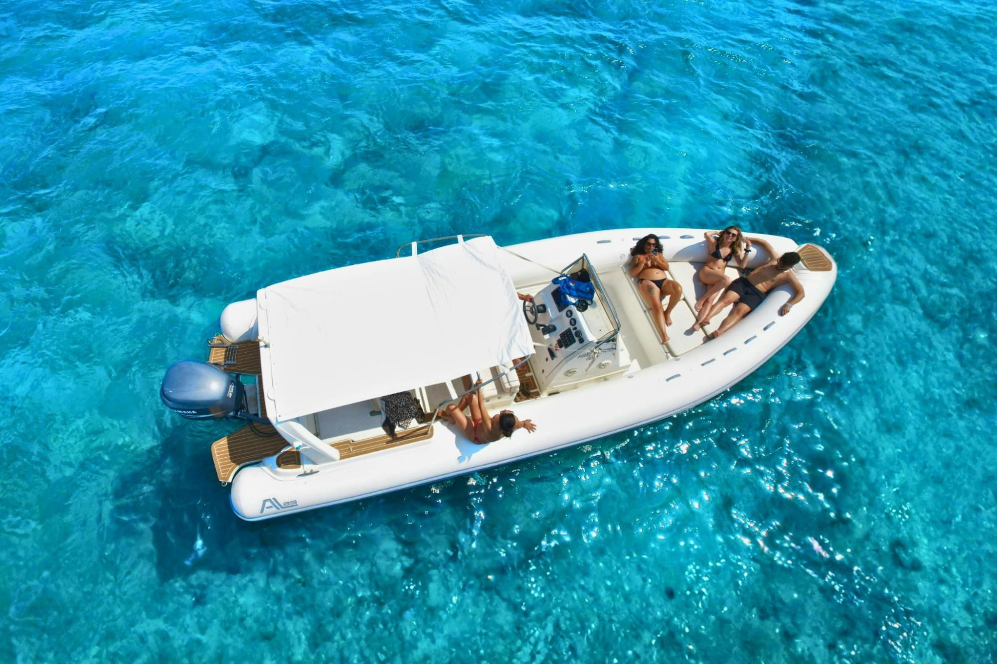 Passeio de barco RIB em Favignana e Levanzo a partir de Trapani com almoço
