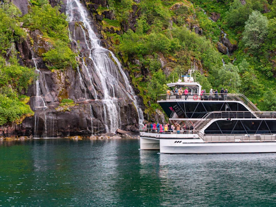 Lysefjorden cruise with Pulpit Rock and Vagabonds Cave