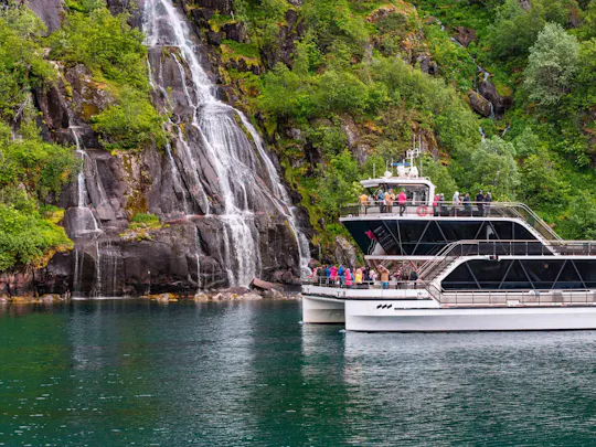 Lysefjorden cruise with Pulpit Rock and Vagabonds Cave