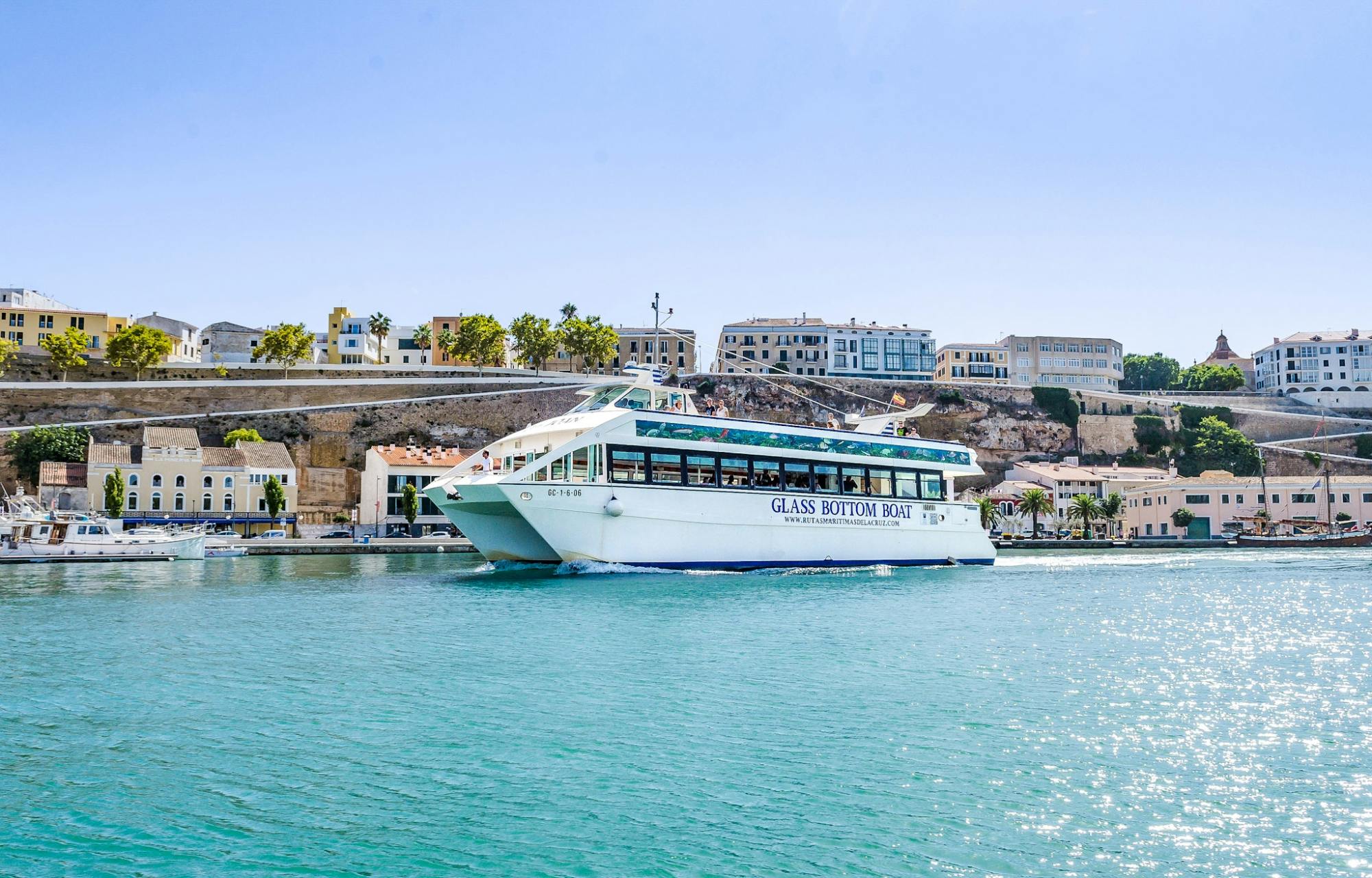 Mahón harbour 1-hour catamaran cruise with underwater views
