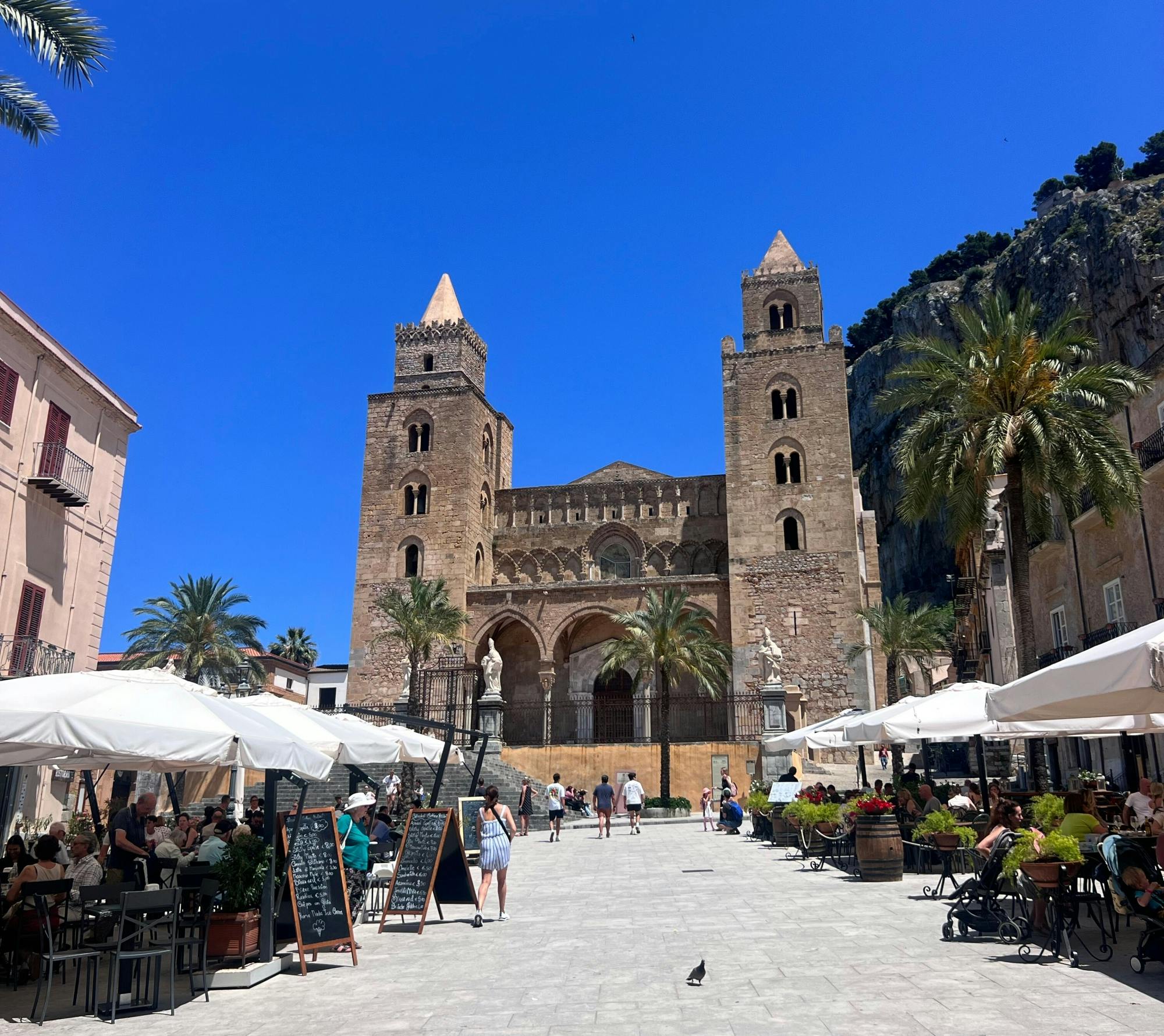 Recorrido a pie por la ciudad medieval siciliana de Cefalú