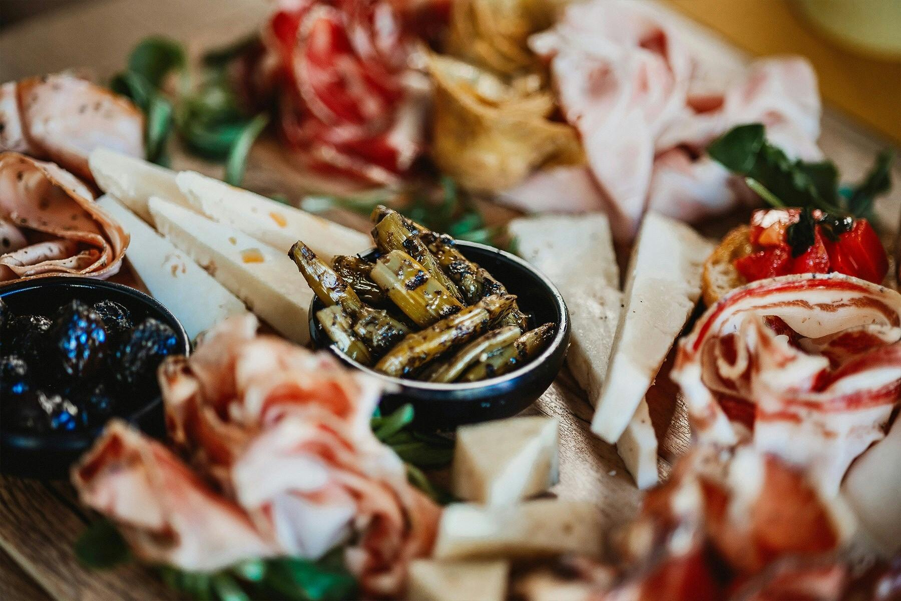 Cefalu walking tour with Sicilian nibbles and Prosecco