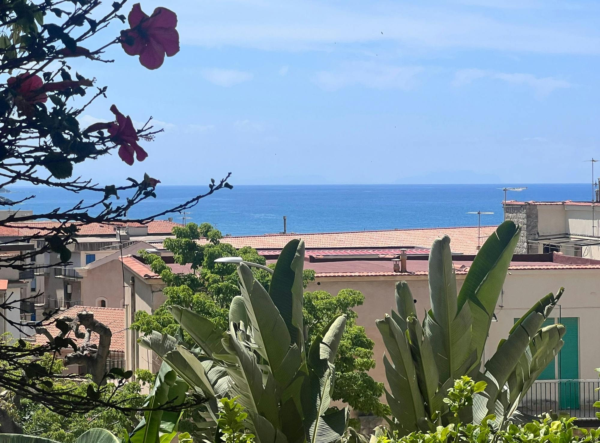 Cefalu walking tour with Sicilian nibbles and Prosecco