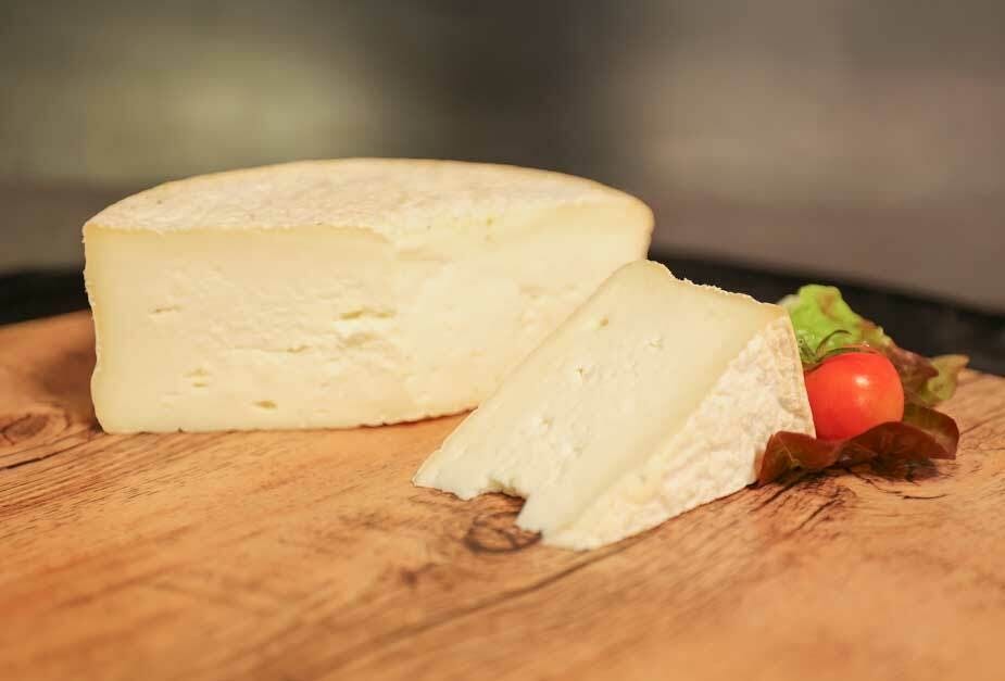 Cefalu walking tour with Sicilian nibbles and Prosecco