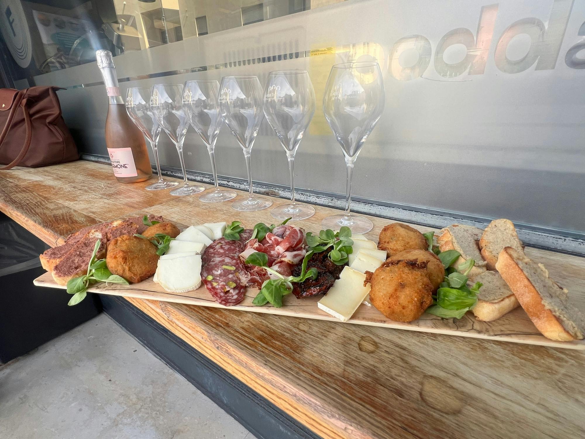 Cefalu walking tour with Sicilian nibbles and Prosecco