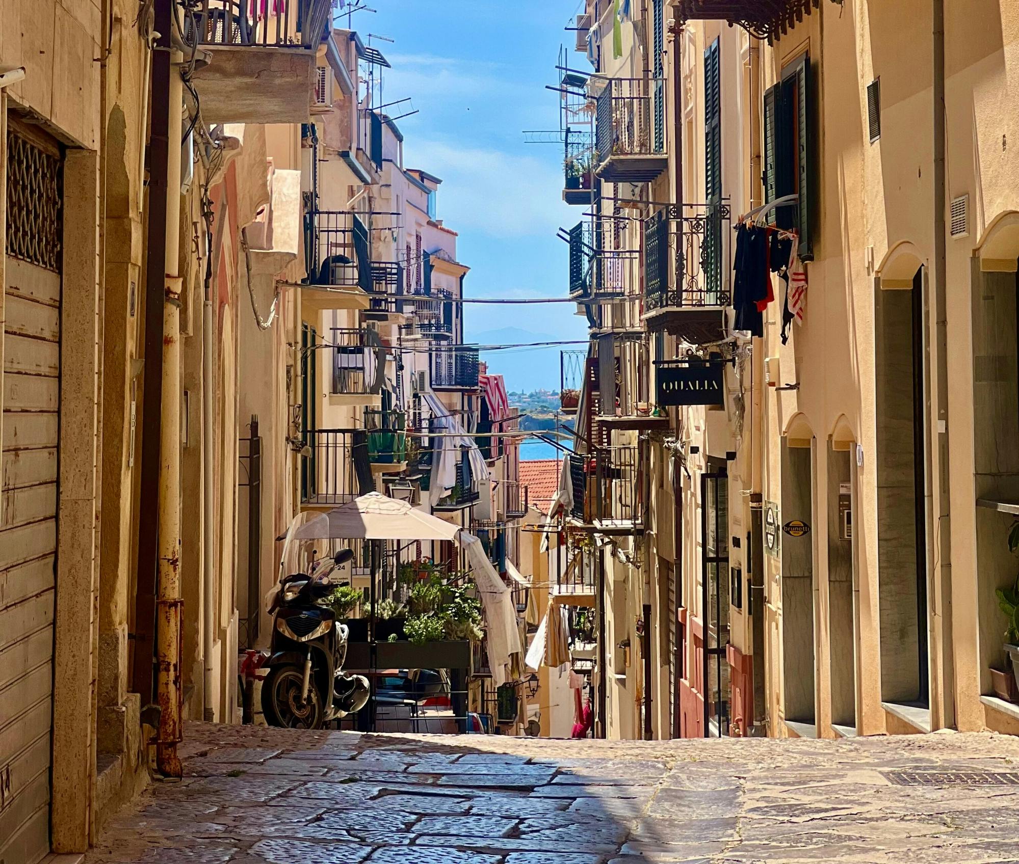 Cefalu walking tour with Sicilian nibbles and Prosecco