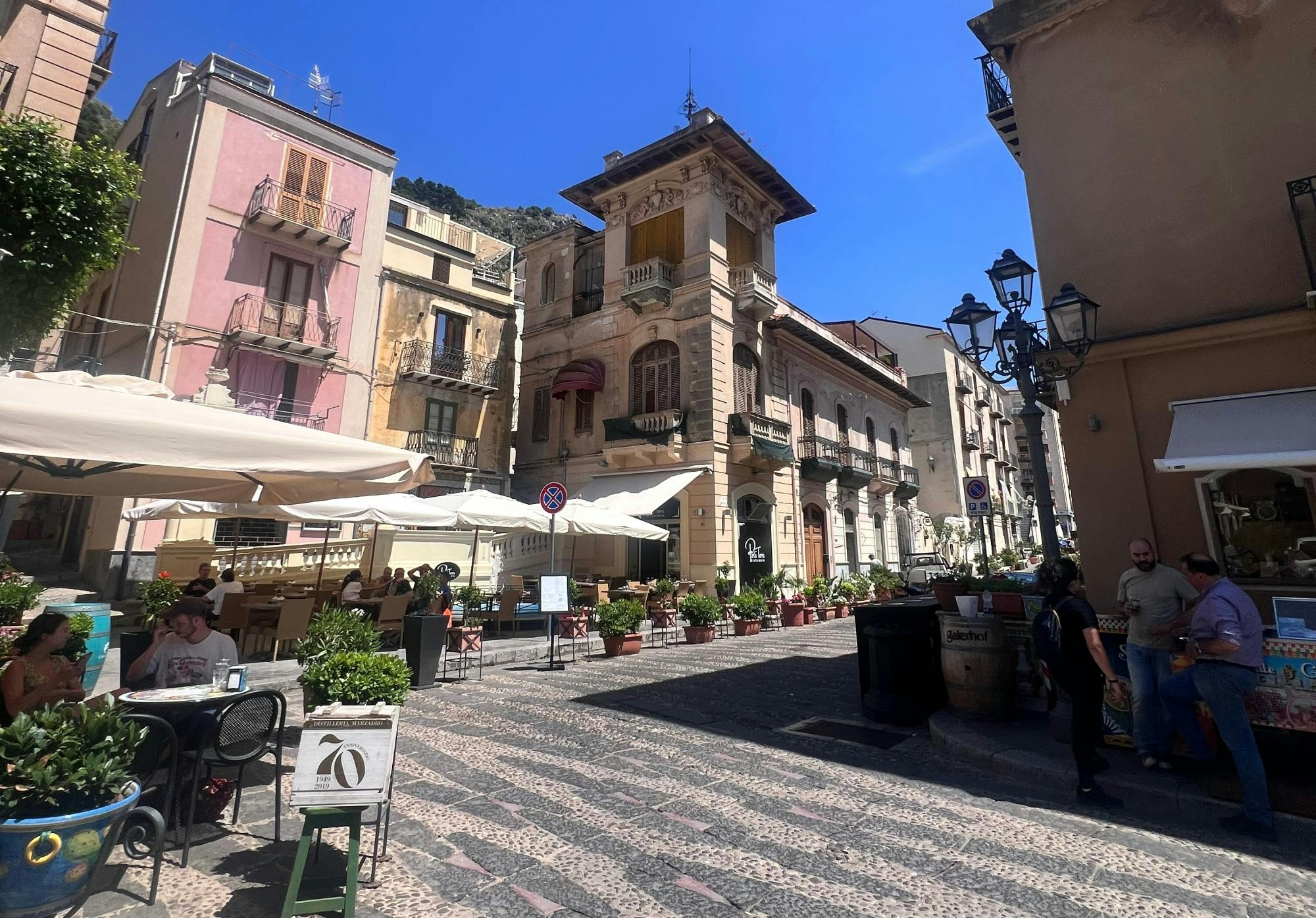Cefalu walking tour with Sicilian nibbles and Prosecco