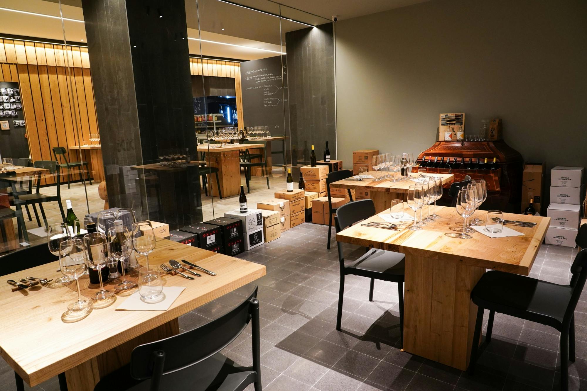 Degustazione di vini dell'Etna ed esperienza culinaria siciliana