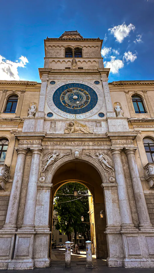 Padua guided tour with train tickets from Venice