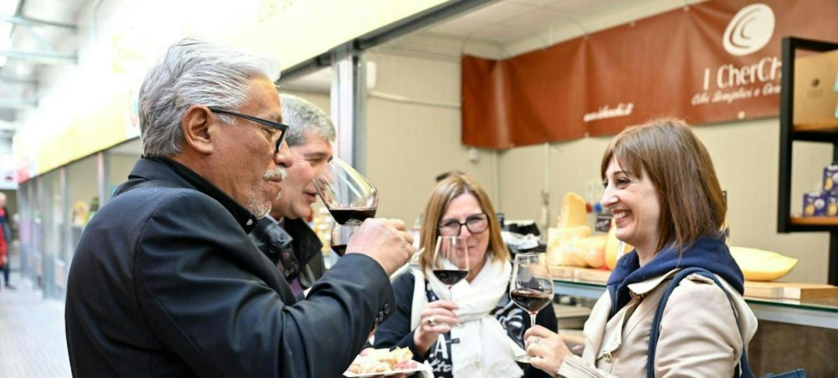 Tour gastronomico del mercato cittadino con degustazioni a Cagliari