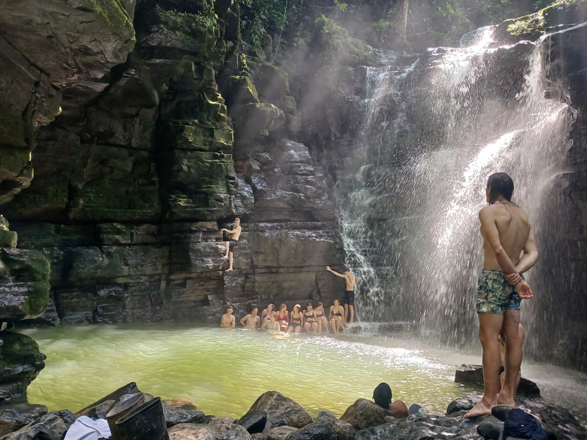 Begeleide tour naar intacte jungle en watervallen