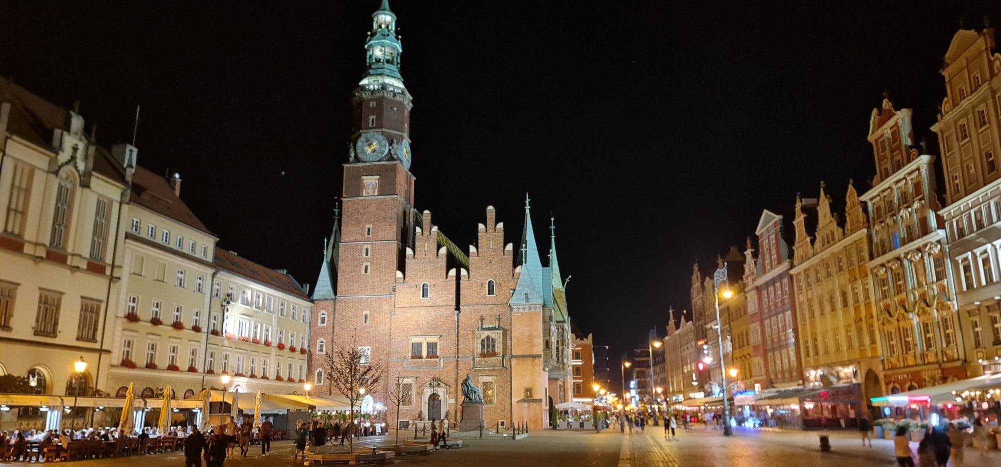 Wrocław evening walk through the Old Town along the gas lantern trail