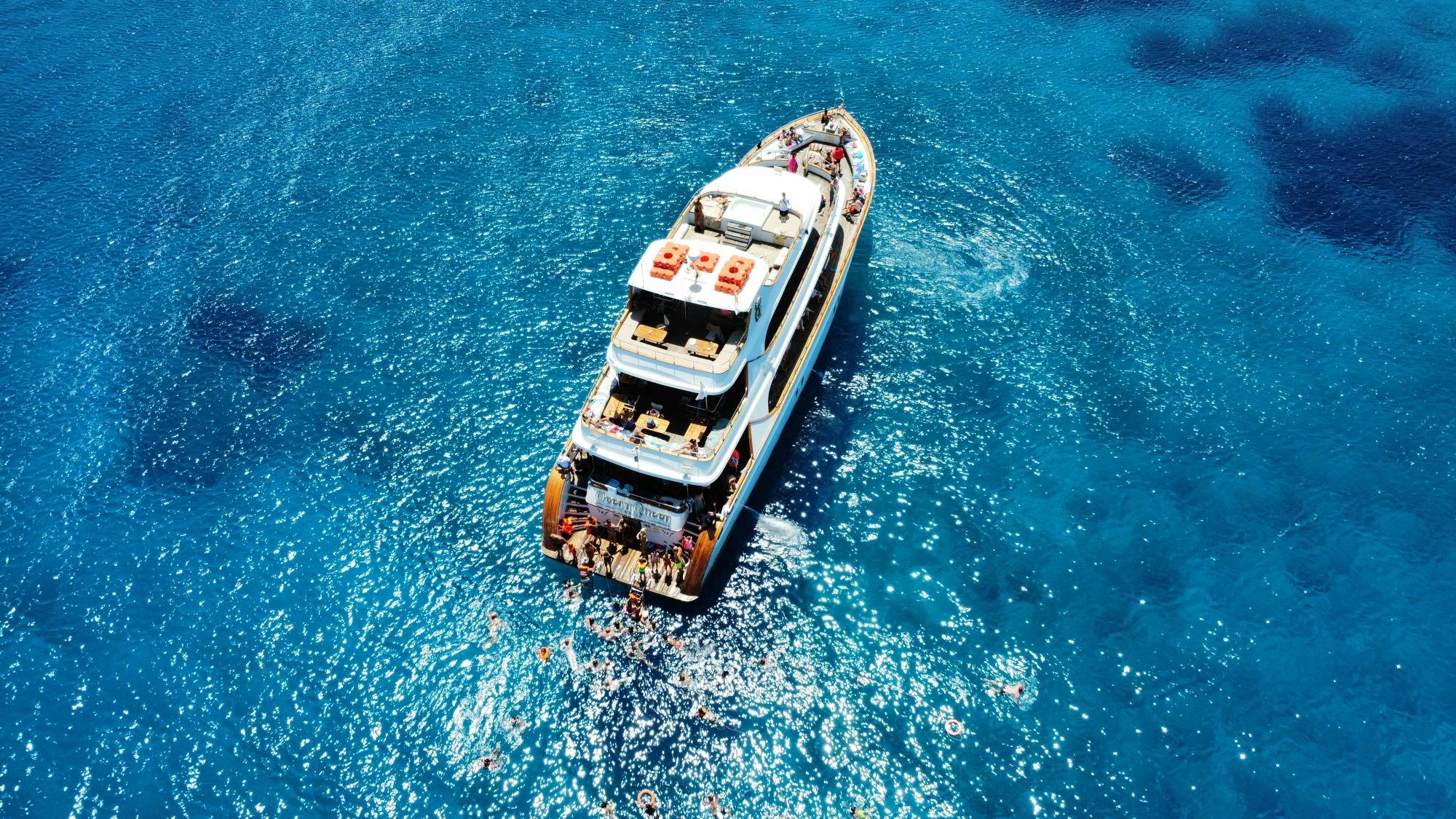 Cruzeiro de luxo Ocean Queen de meio dia com almoço em Ayia Napa