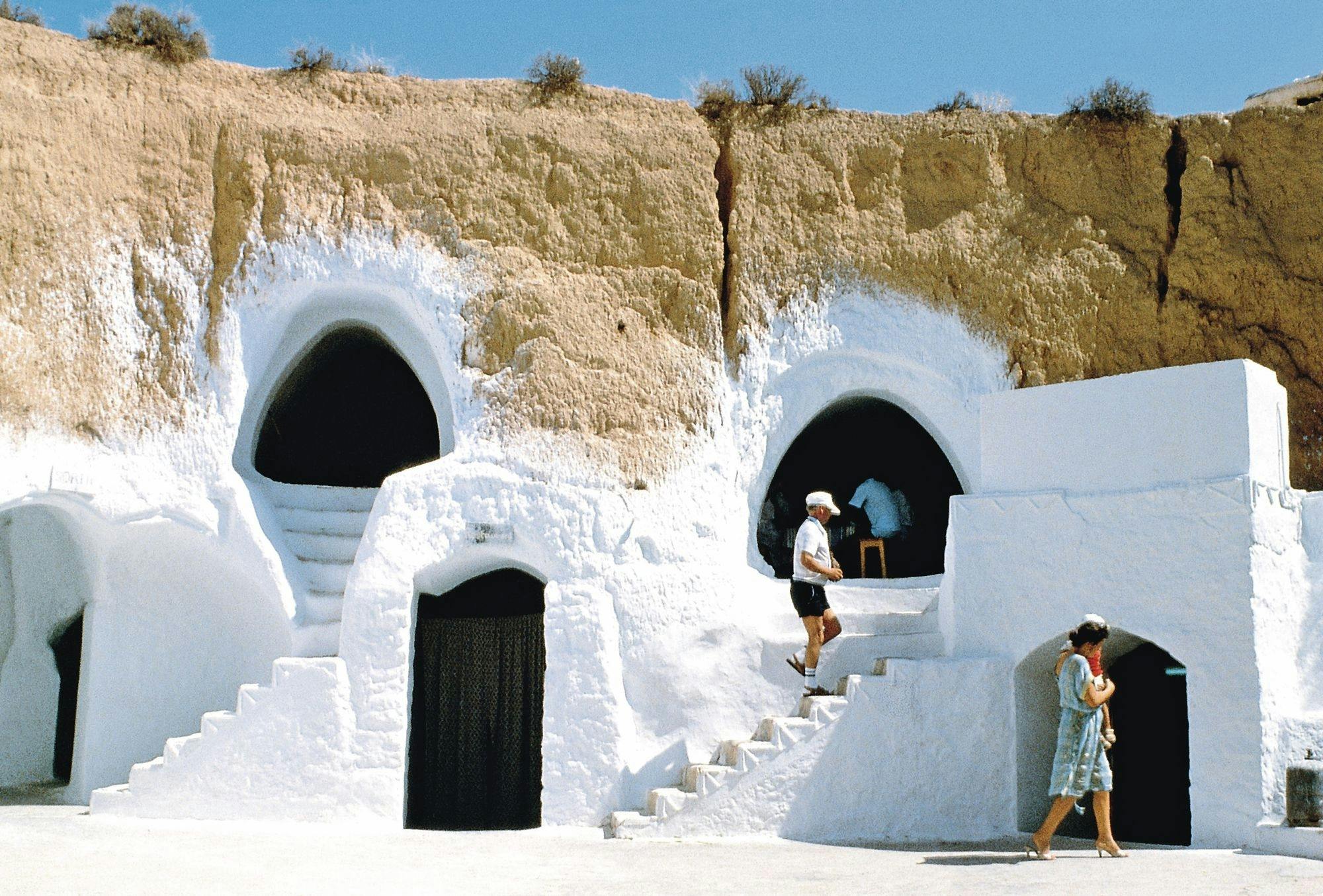 Tunisian Sahara villages and oasis overnight tour