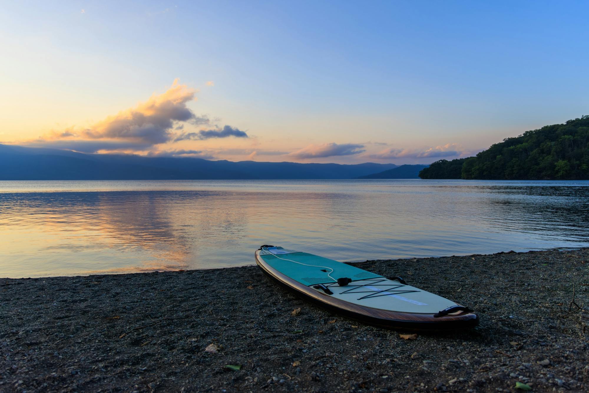 Passeio de stand-up paddleboarding ao nascer do sol em Cala Ratjada