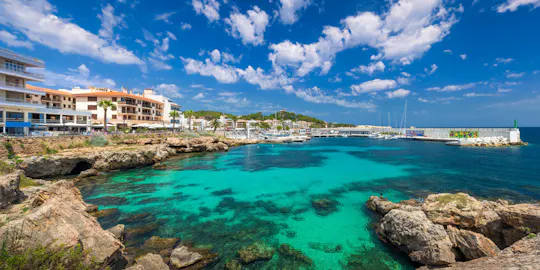 Stand-up paddleboarding y snorkel en Cala Ratjada