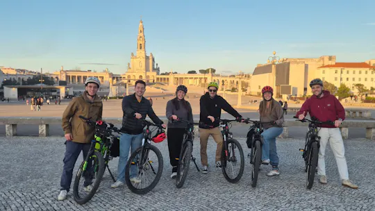 Fátima visita guiada en e-bike con santuario y casas de pastores