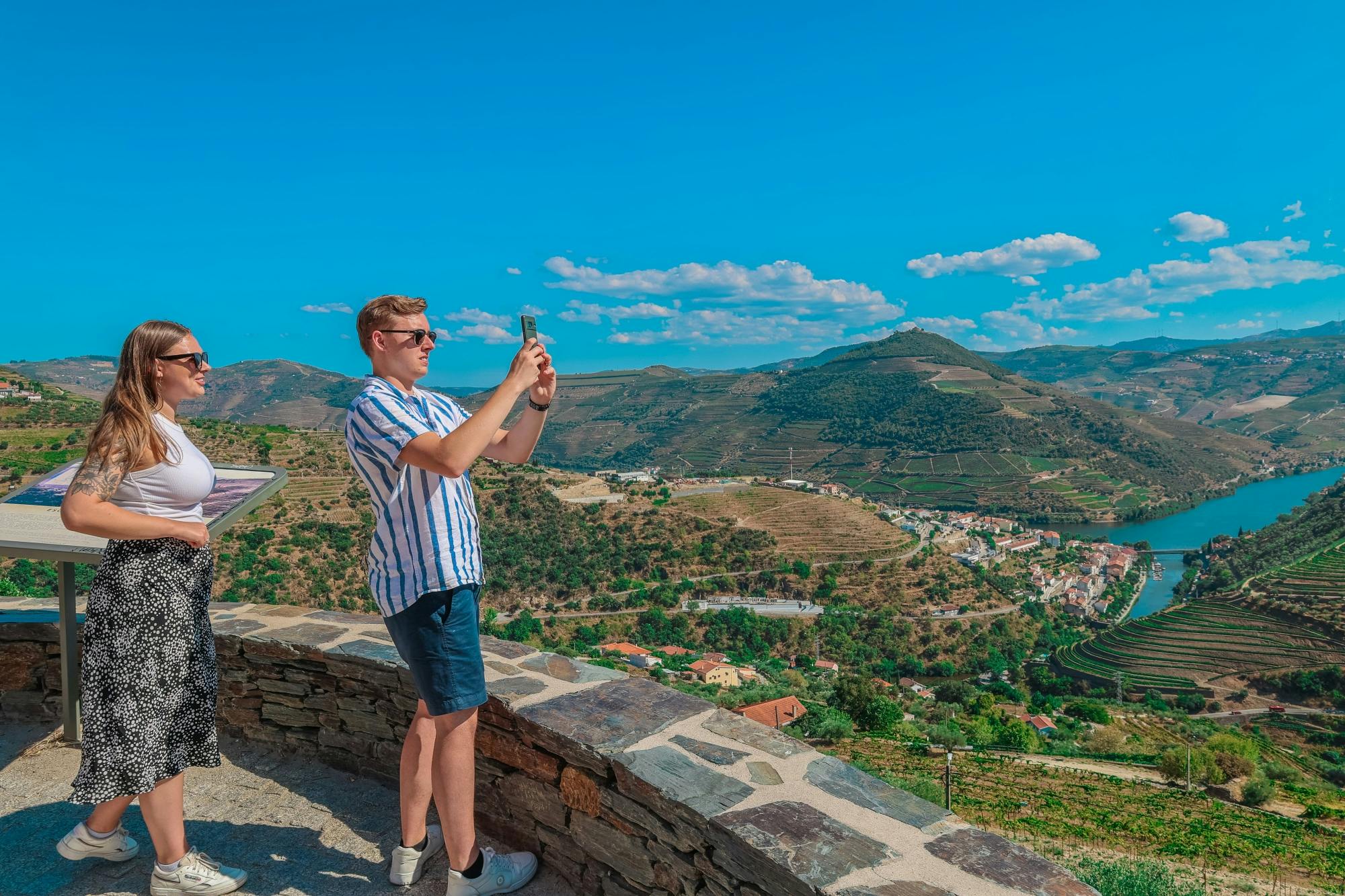 Półdniowa wycieczka po Douro z winem, rejsem łodzią i punktem widokowym