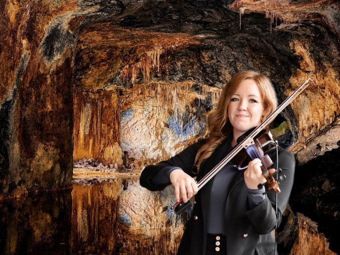 Saalfeld fairy caves guided tour with violin music