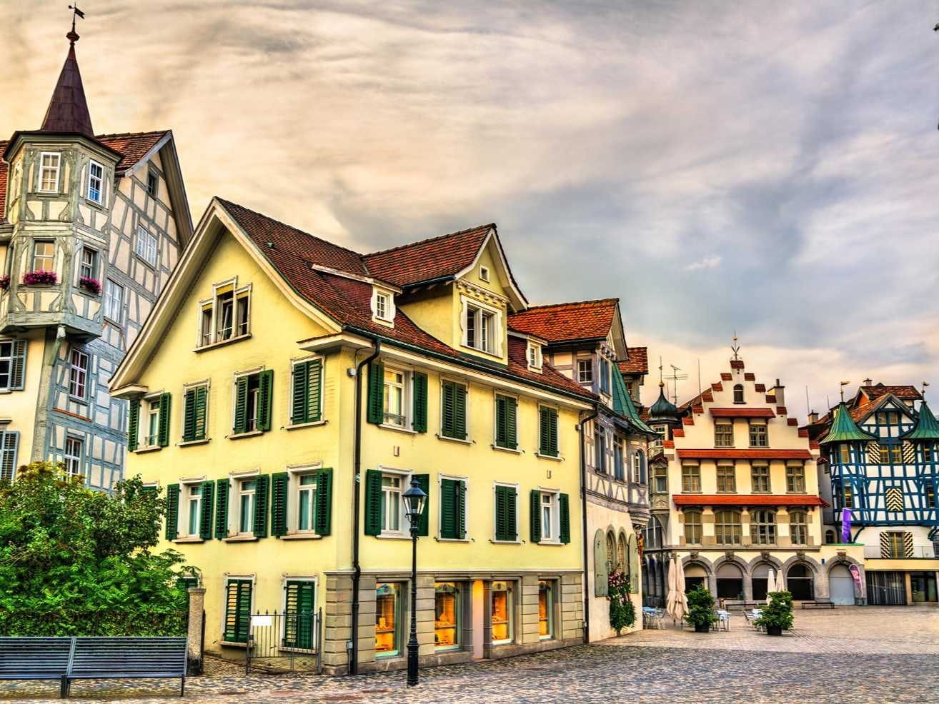 Passeio a pé com um guia local pelos pontos altos da cidade de Biel