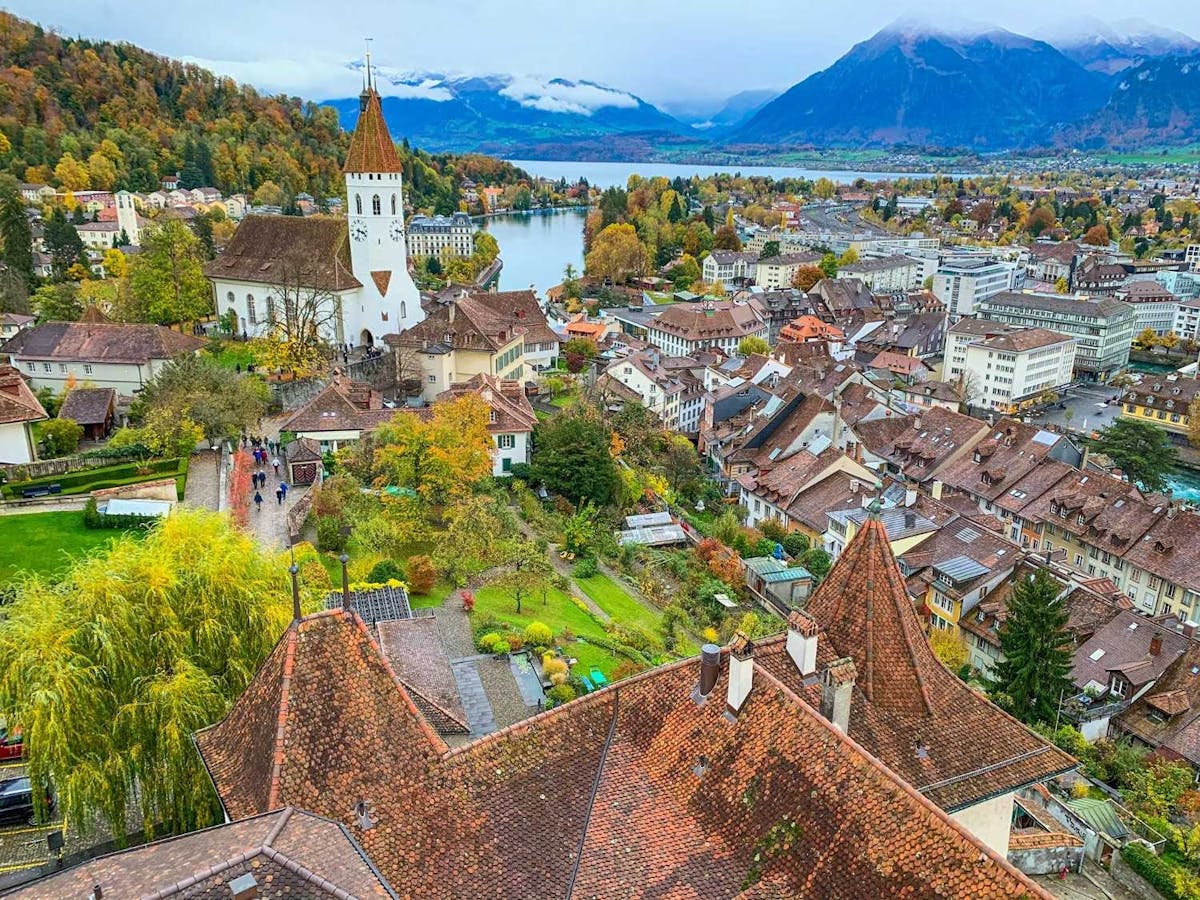Thun stad hoogtepunten wandeling met een lokale