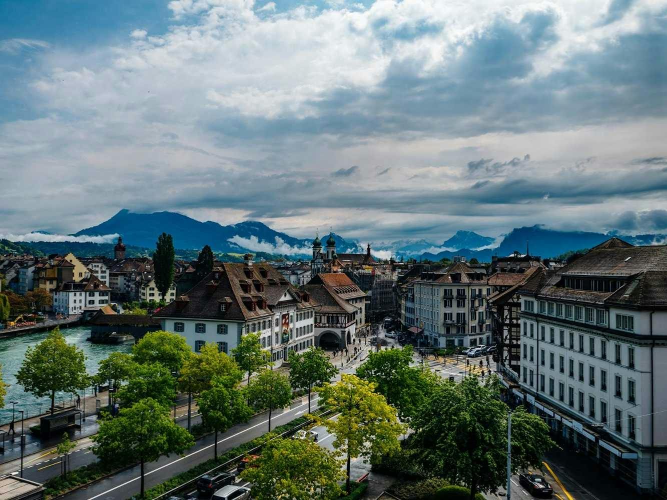 Passeio a pé pelos destaques da cidade de Zug com um guia local