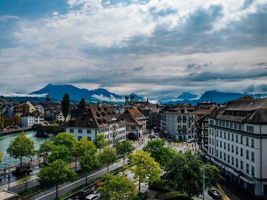 Passeio a pé pelos destaques da cidade de Zug com um guia local