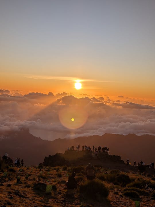 Gemeinsamer Transfer zum Pico do Arieiro bei Sonnenaufgang