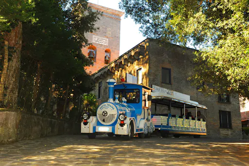 Sorrento's Due Golfi train tour with regional food tastings