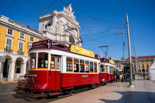 Lisbon bus and tram hop-on hop-off combined tickets