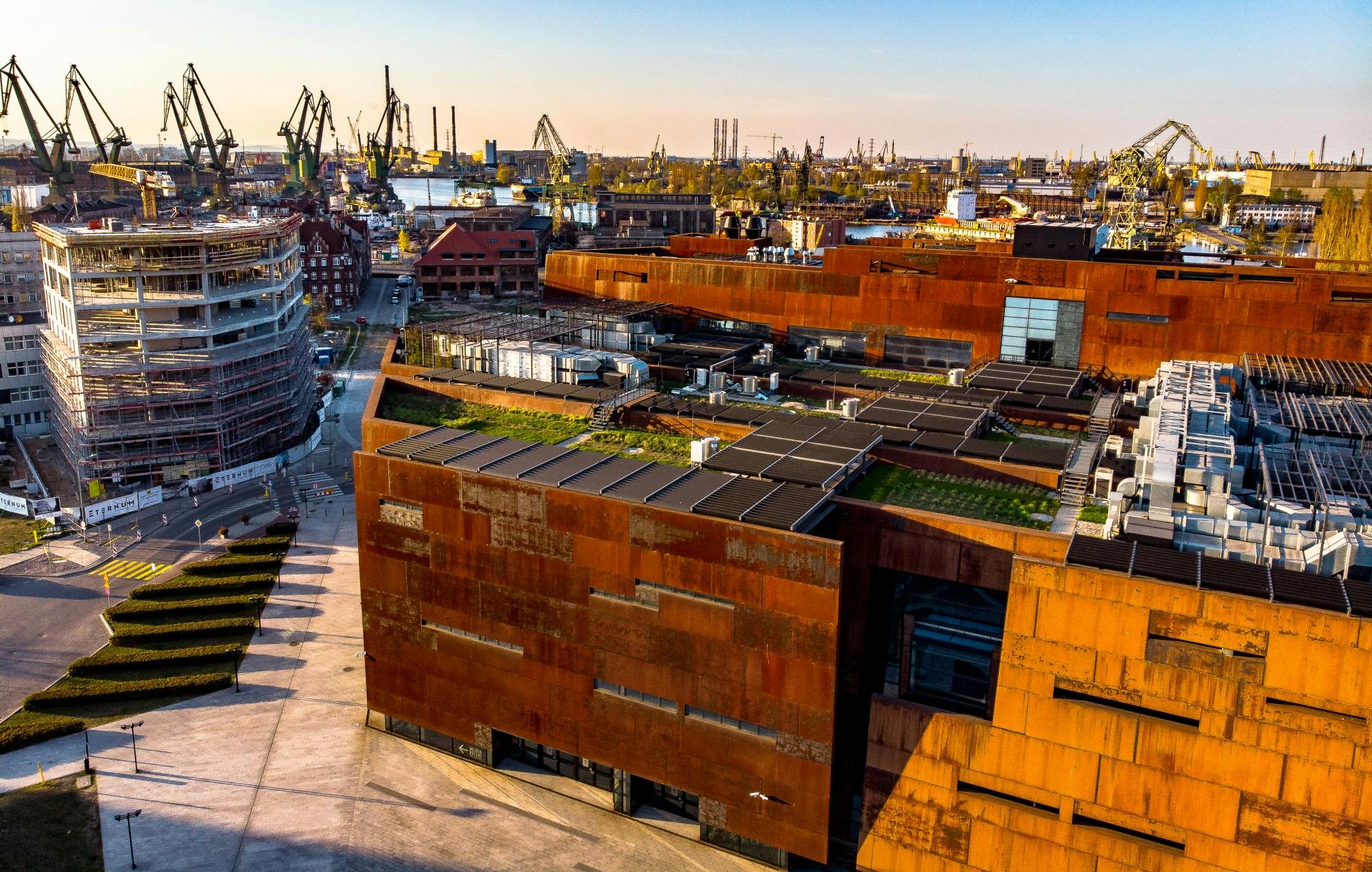 Visita guiada polaca ao Centro Europeu de Solidariedade