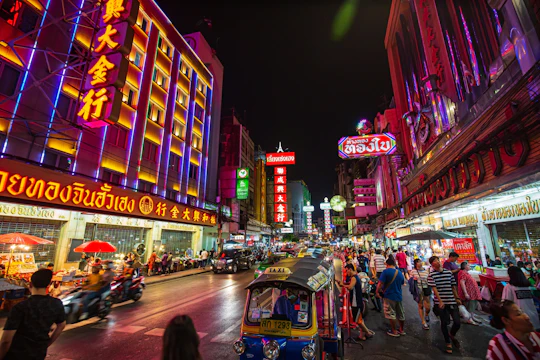 Bangkok night tuk-tuk guided tour with Chinatown street food tasting