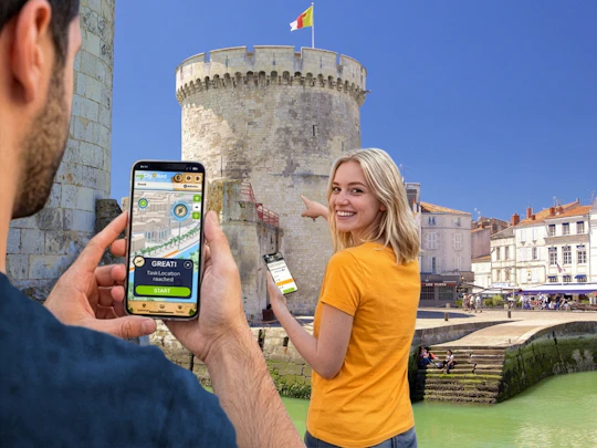 Self-guided digital scavenger hunt in La Rochelle