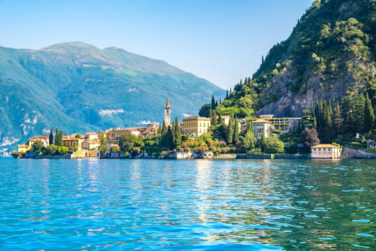 Classic car tour of Lake Como