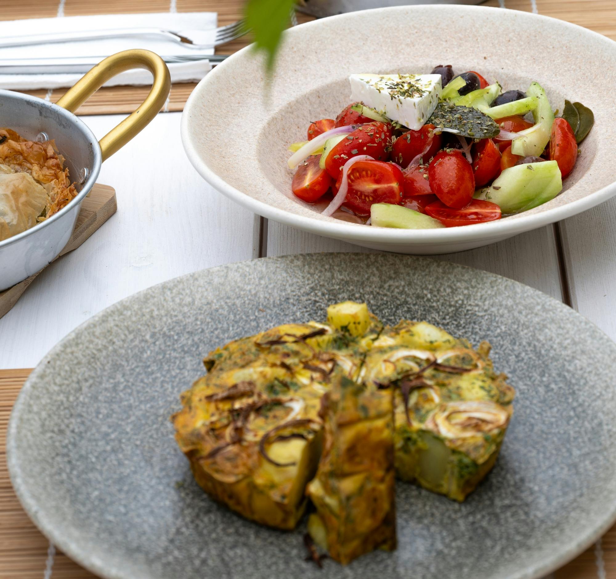 Small-group Greek cooking class in Santorini